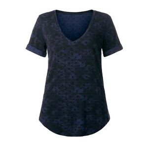 - lululemon t-shirt